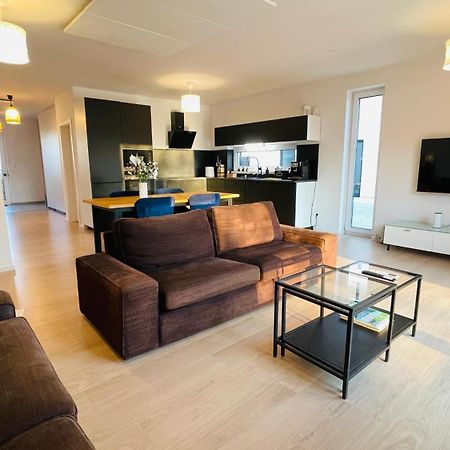 House Flow, 3 Room, Free 2 Parking Bratislava Buitenkant foto