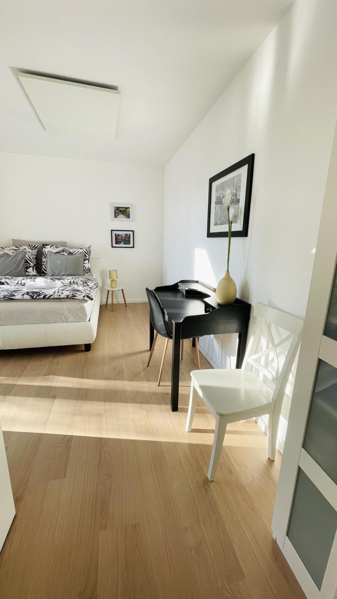House Flow, 3 Room, Free 2 Parking Bratislava Buitenkant foto