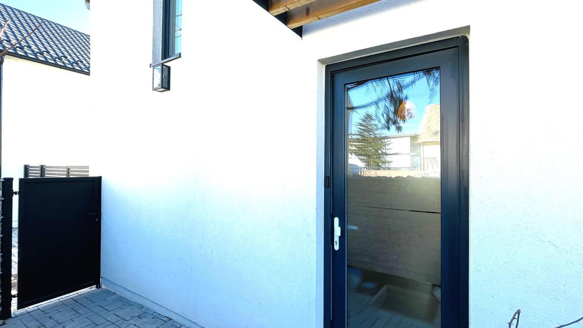 House Flow, 3 Room, Free 2 Parking Bratislava Buitenkant foto