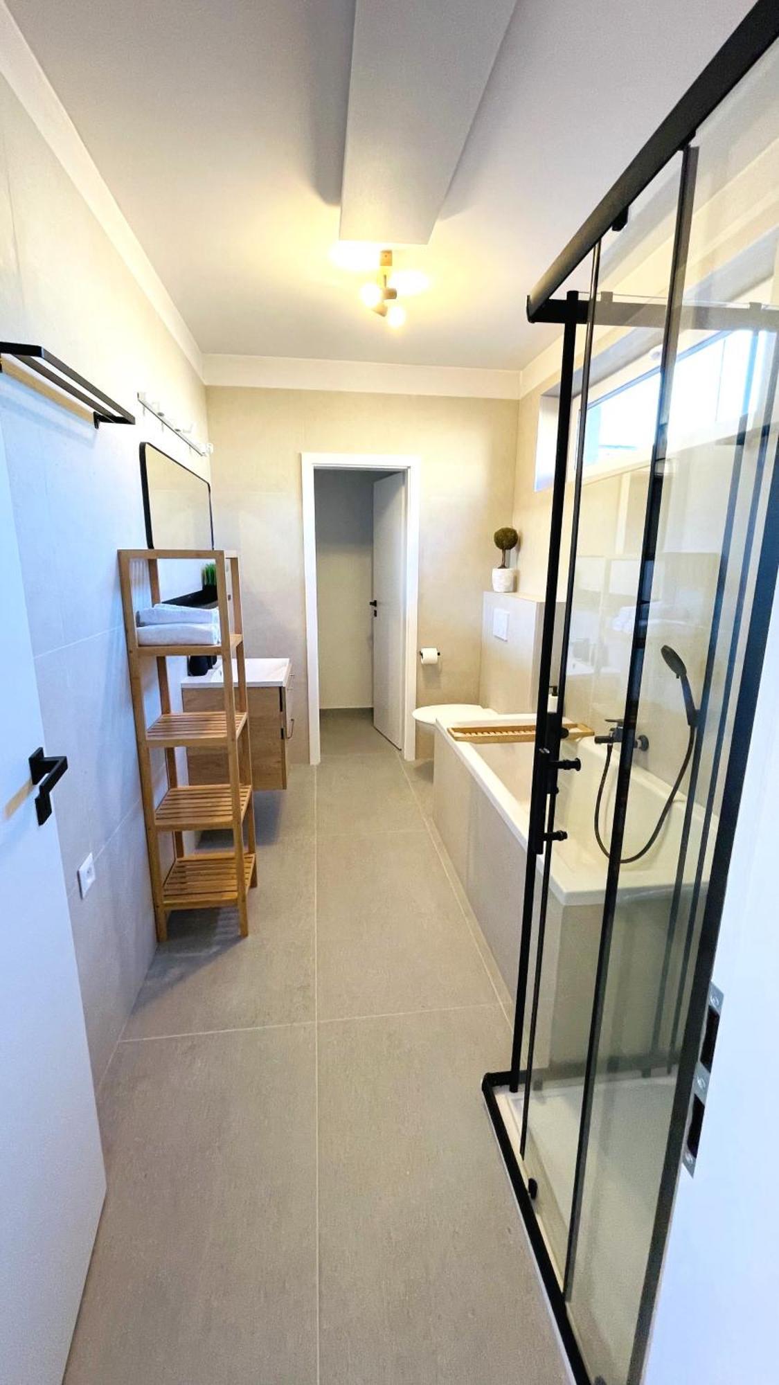 House Flow, 3 Room, Free 2 Parking Bratislava Buitenkant foto