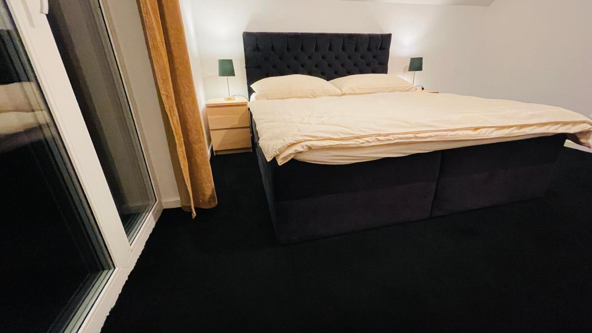 House Flow, 3 Room, Free 2 Parking Bratislava Buitenkant foto