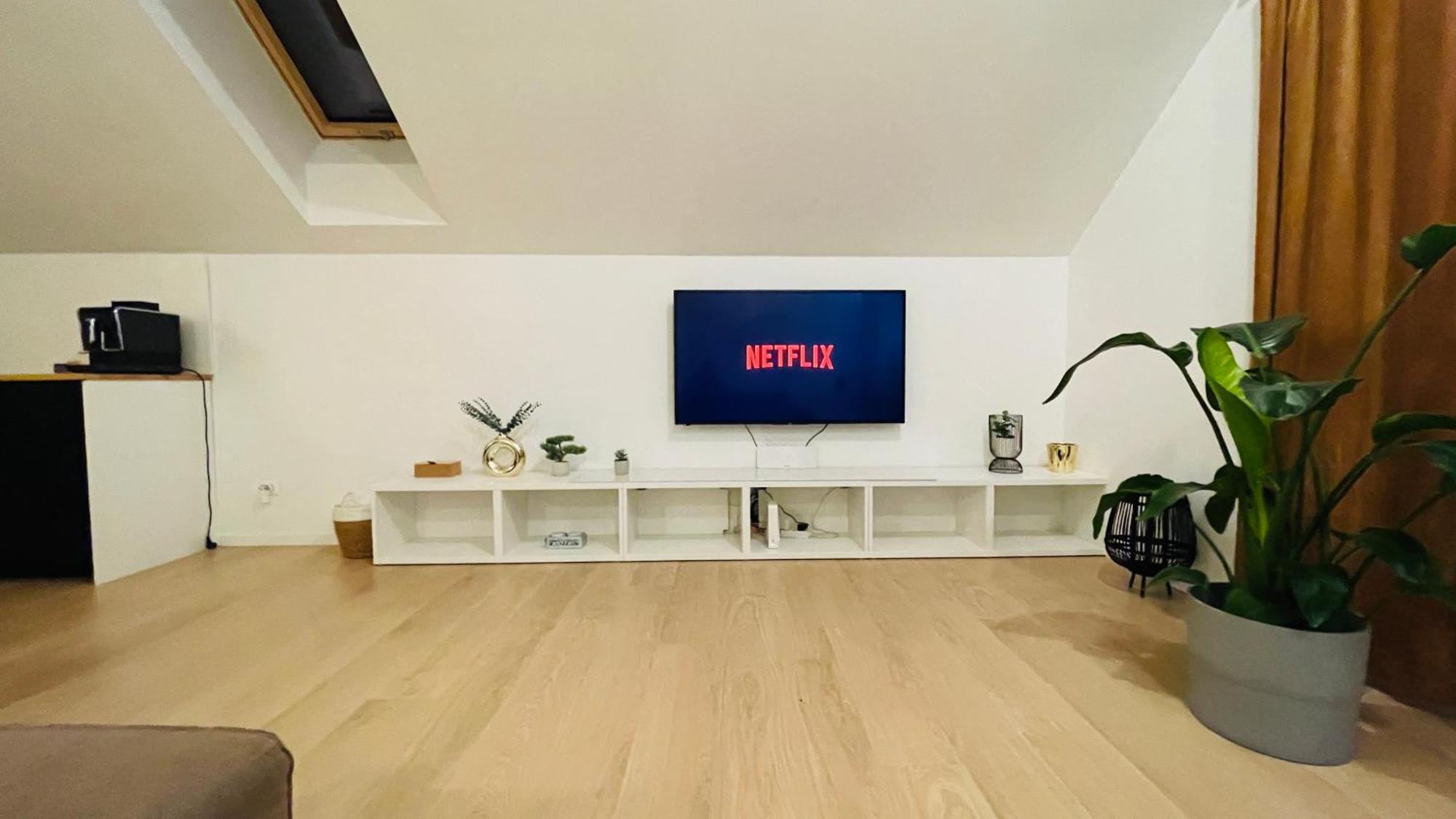 House Flow, 3 Room, Free 2 Parking Bratislava Buitenkant foto