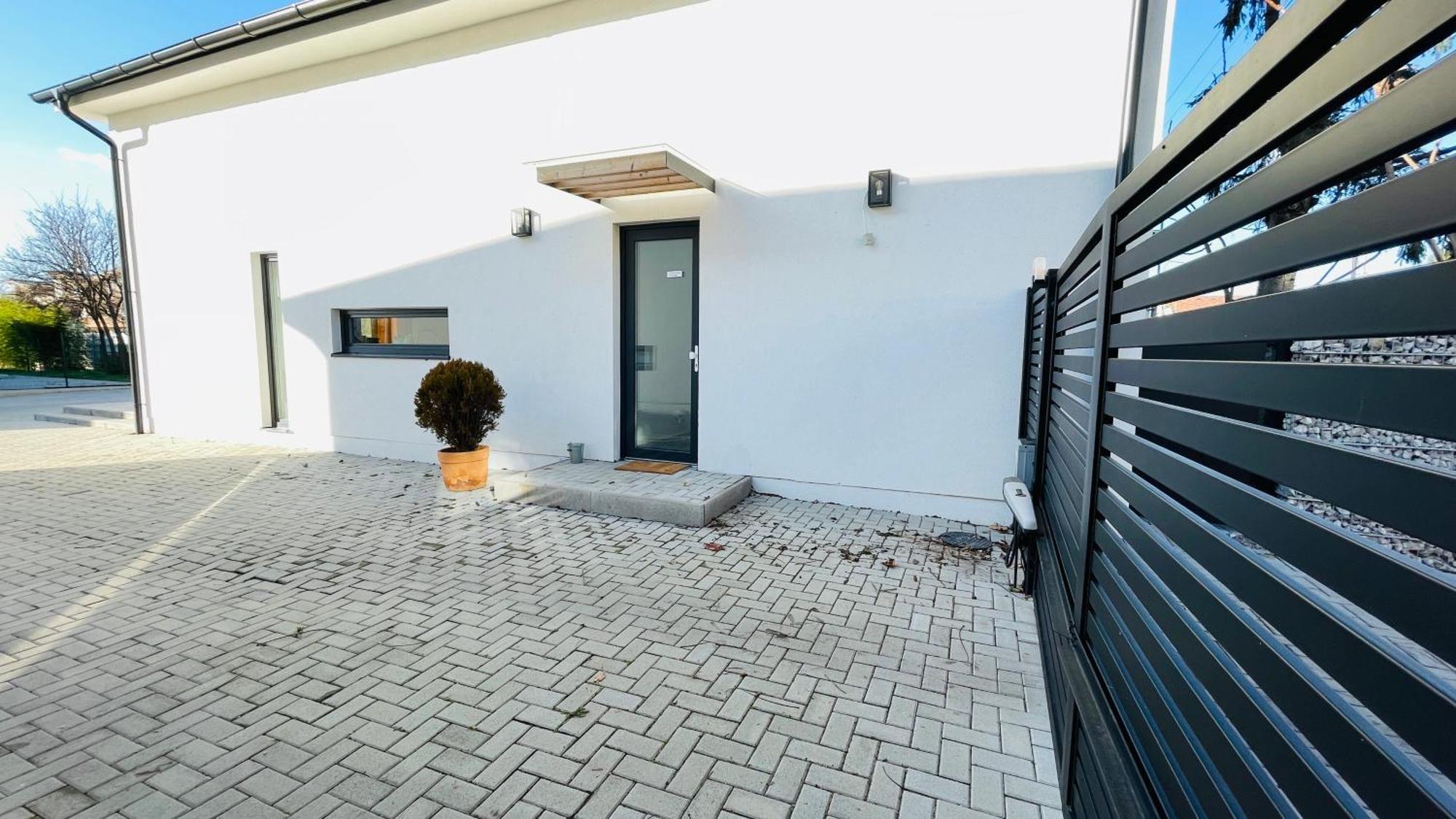 House Flow, 3 Room, Free 2 Parking Bratislava Buitenkant foto