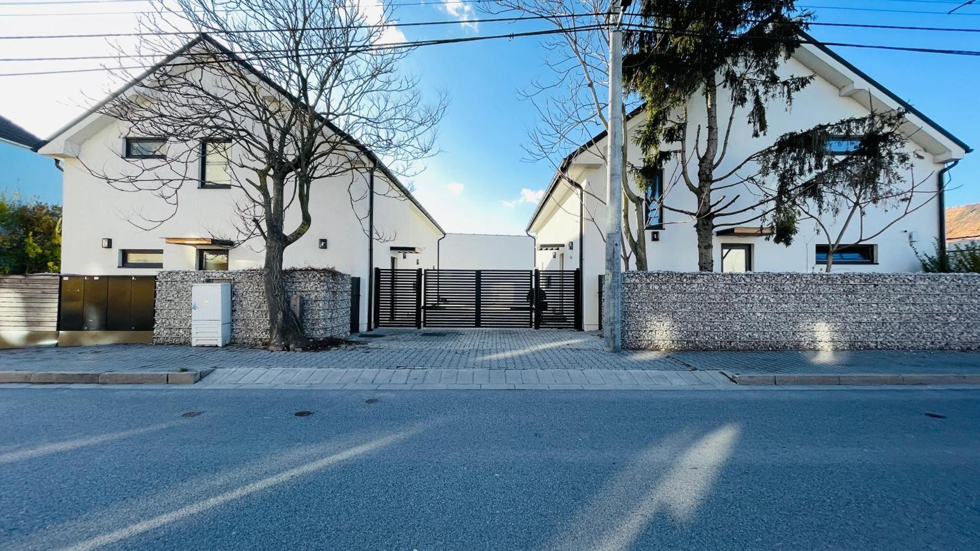 House Flow, 3 Room, Free 2 Parking Bratislava Buitenkant foto
