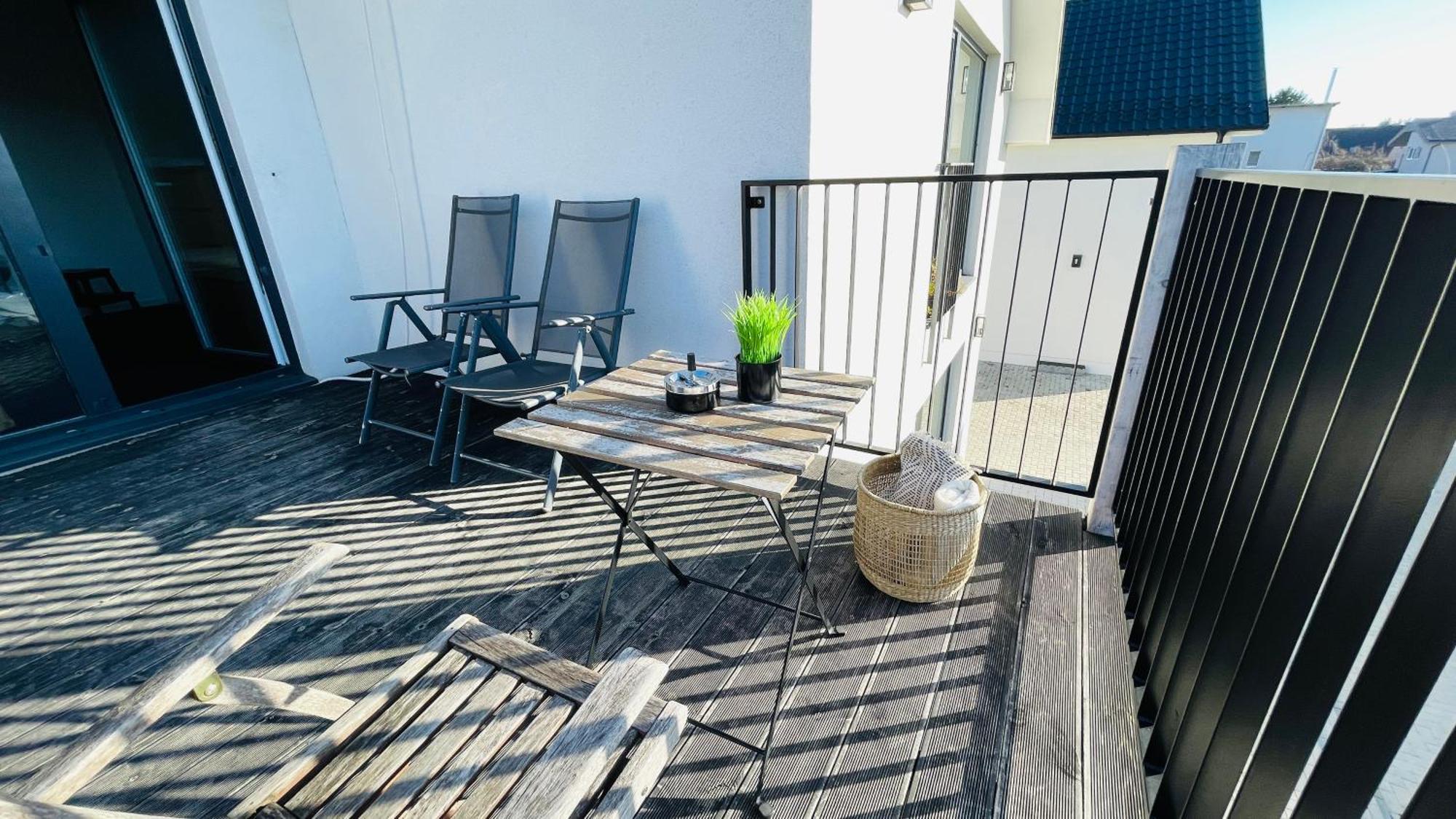 House Flow, 3 Room, Free 2 Parking Bratislava Buitenkant foto